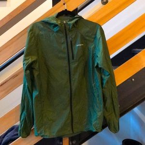 Forest green Patagonia Wind breaker